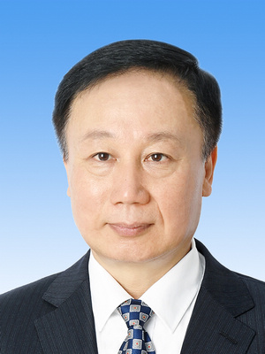 馬宏偉，男，滿族，1969年4月生，研究生學歷，中共黨員，現任人民日報社副總編輯。