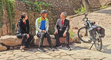 開展旅途“法治微課堂”