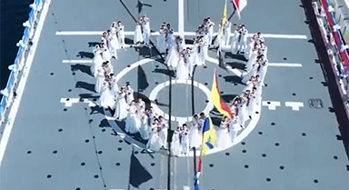 萬(wàn)噸大驅(qū)見(jiàn)證海軍戰(zhàn)士集體婚禮