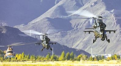 西藏軍區(qū)某旅開展編隊飛行訓(xùn)練