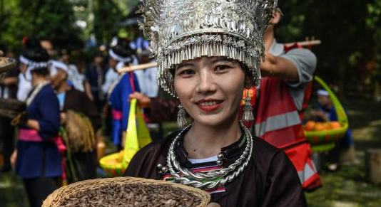 侗鄉(xiāng)農(nóng)民慶豐收