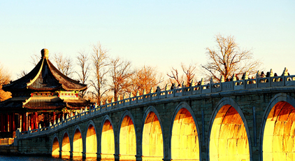 頤和園十七孔橋現(xiàn)“金光穿洞”美景